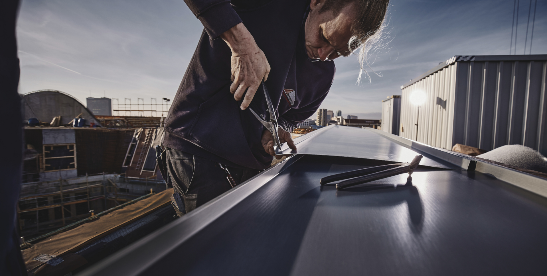 Handwerker blaugrau Dach